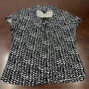 East 5th Black & White Chevron Short Sleeve Top